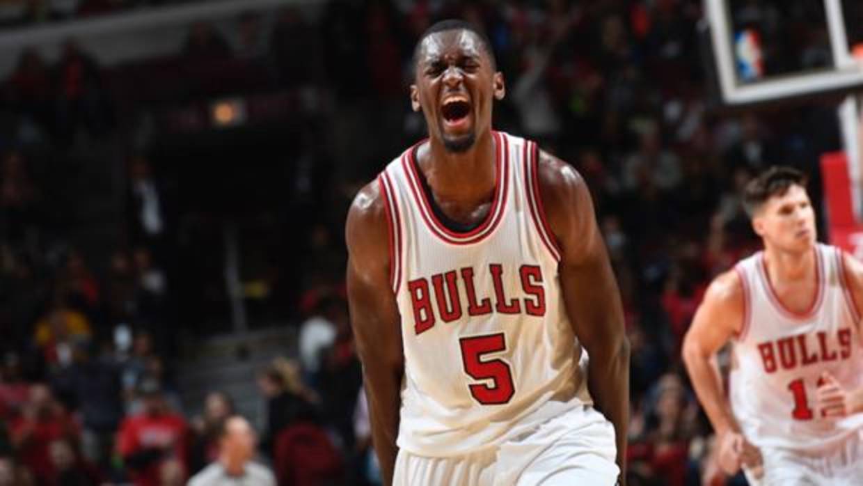 Los Bulls suspenden ocho partidos a Bobby Portis por romperle la mandíbula a Mirotic