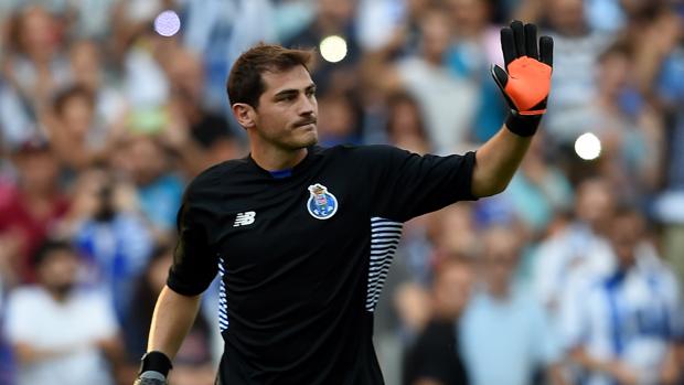 Casillas responde con ironía a las noticias sobre su suplencia en el Oporto