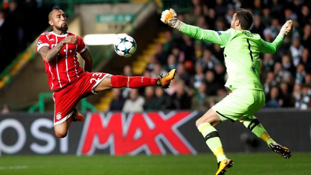 Javi Martínez mete al Bayern en octavos