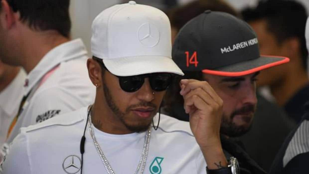 Hamilton quiere más batallas con Alonso