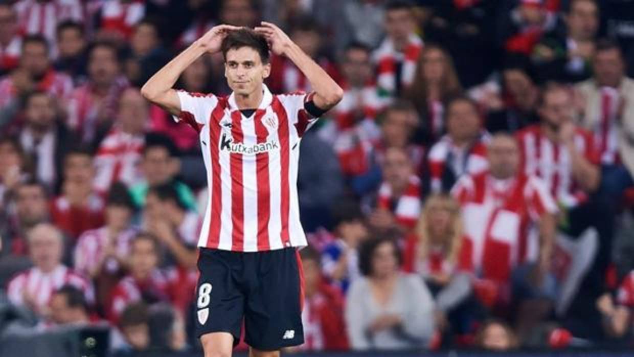 Aduriz mantiene con vida al Athletic