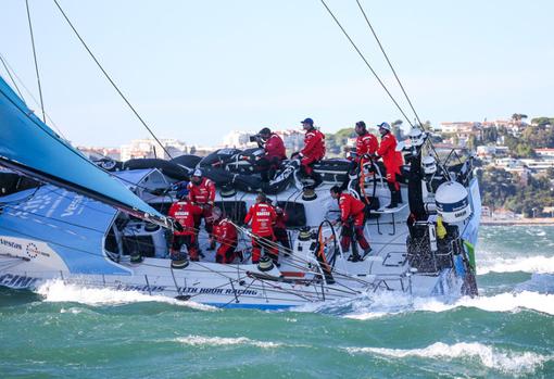 El «DongFeng» dio un recital de velocidad en el Tajo antes de partir hacia Ciudad del Cabo