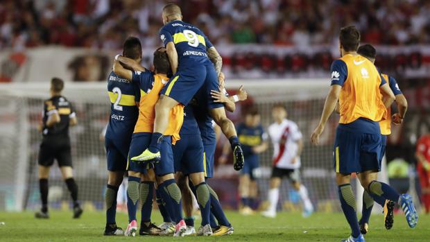 Boca asalta el Monumental y se apunta el Superclásico