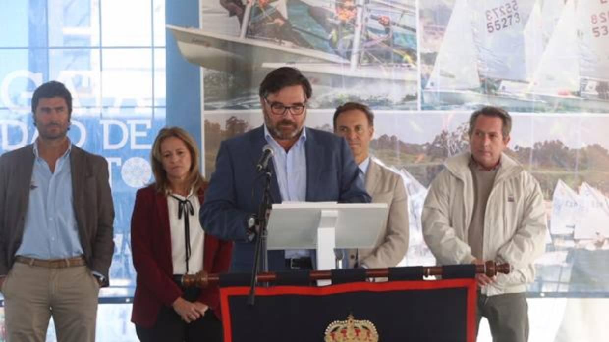 Santiago Villagrán, presidente del RCN de El Puerto, durante su intervención.