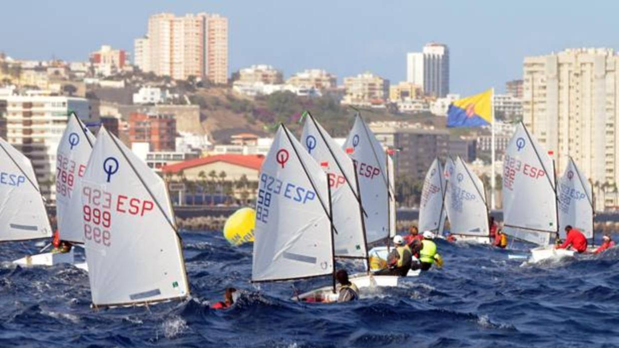 Cerca de 150 regatistas disputaron el Campeonato Insular en Las Palmas