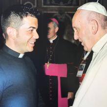 Marcos Torres, junto al Papa Francisco, gran aficionado del San Lorenzo