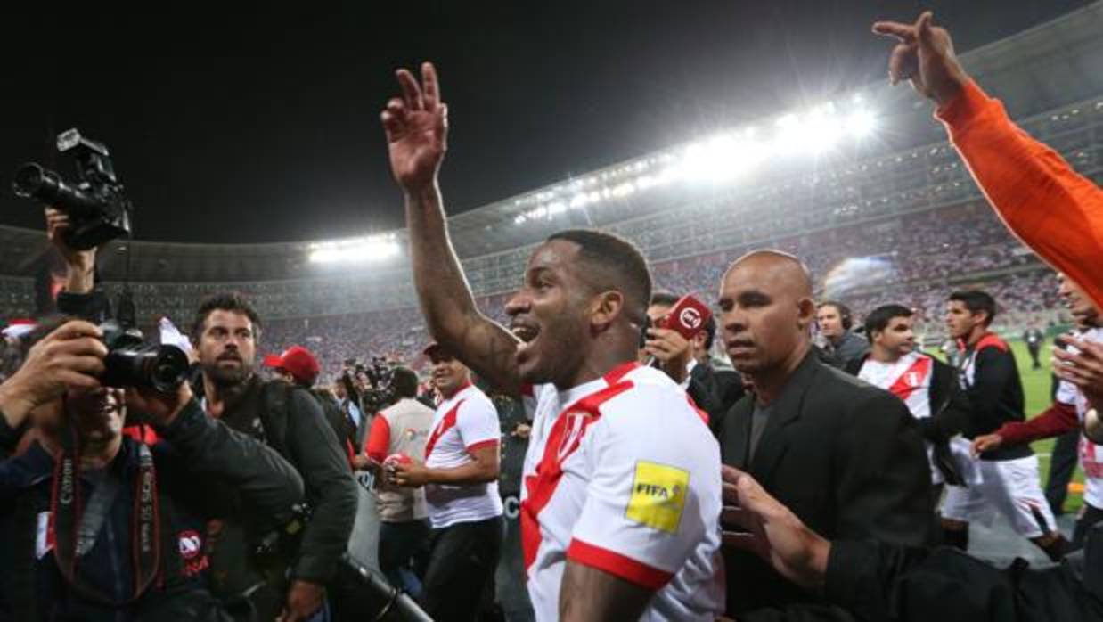 Jefferson farfán, internacional de la selección peruana