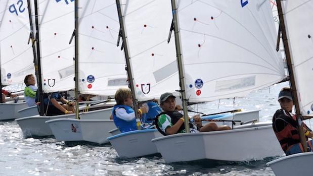 Un centenar de regatistas, en el Campeonato Malagueño de Optimist