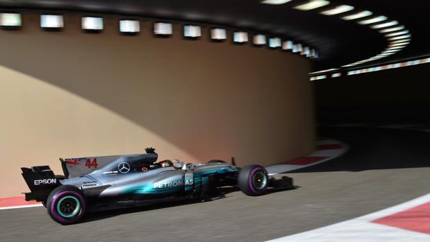 Hamilton toma el mando en Abu Dabi