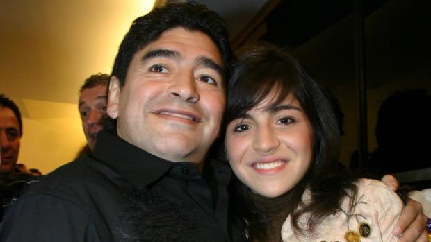 Maradona amenaza con enviar a prisión a su hija Giannina