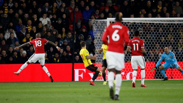 El golazo de Ashley Young que hizo alucinar a Mourinho