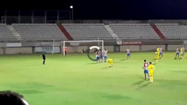 VÍDEO: El golazo de David Toro, del Cádiz B, al Algeciras