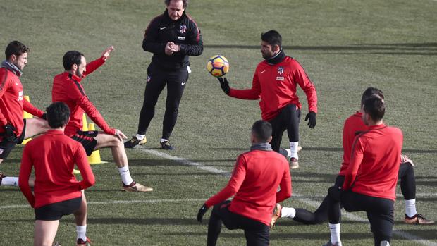 Juanfran vuelve a la convocatoria, en la que es baja Griezmann