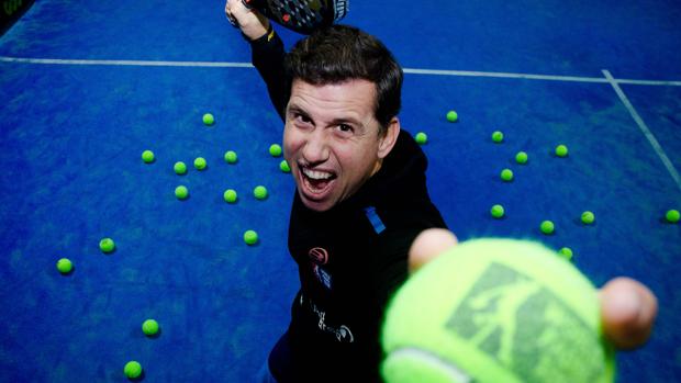 Paquito Navarro: «Hubiera sido feliz como futbolista, pero me atrapó el pádel»