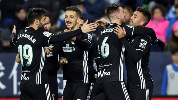 El Betis renace ante el Málaga