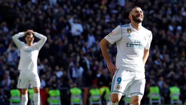 Pitos a Benzema en el cambio por Nacho