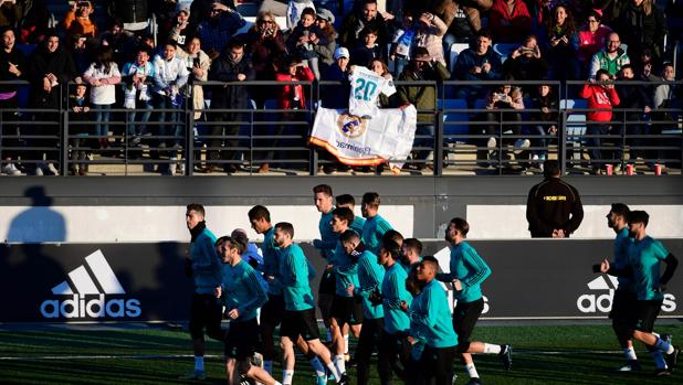 6.000 aficionados celebran la Navidad con el Madrid
