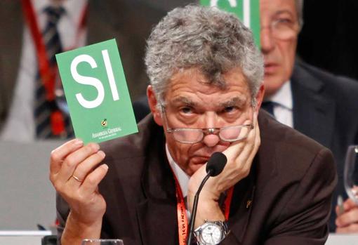 De la chulería de Ángel Villar a las amenazas de la FIFA