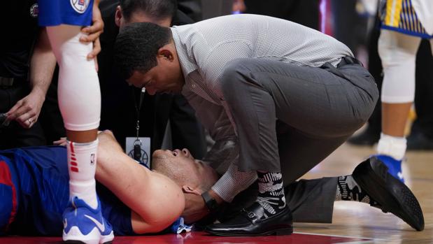 Blake Griffin, KO por un codazo involuntario de JaVale McGee