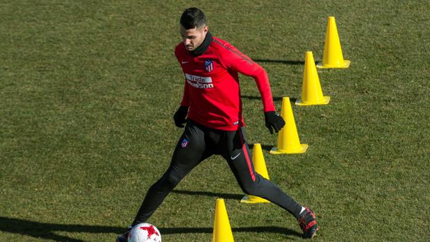 Simeone confirma la titularidad de Vitolo en Copa