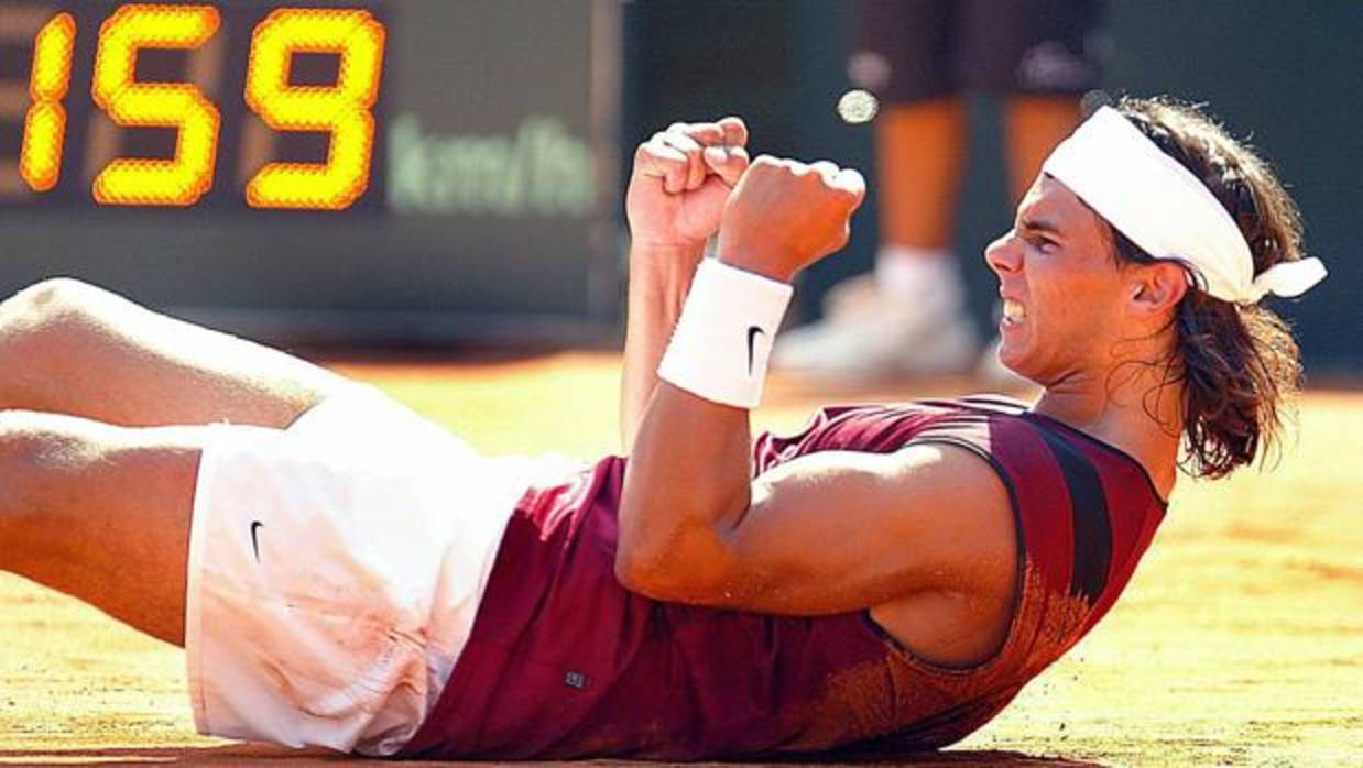 Nadal, en una imagen de 2004 tras un partido de Copa Davis