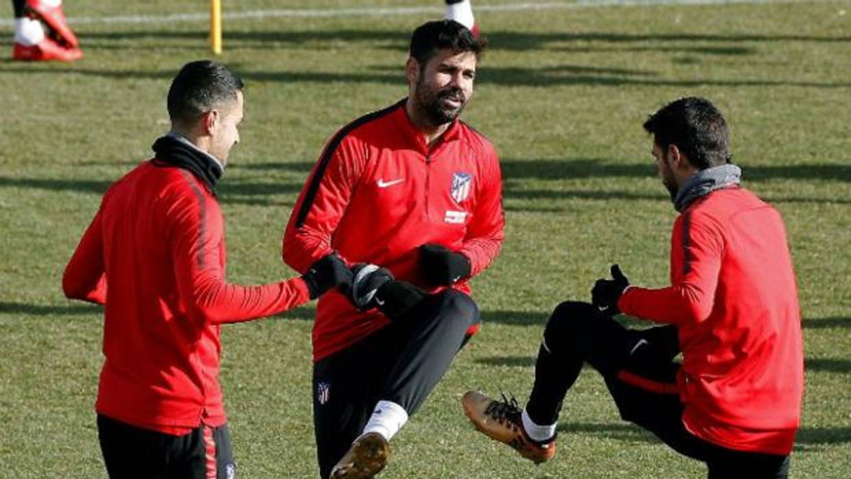 Diego Costa, Griezmann y Vitolo apuntan al once del Atlético ante el Sevilla FC