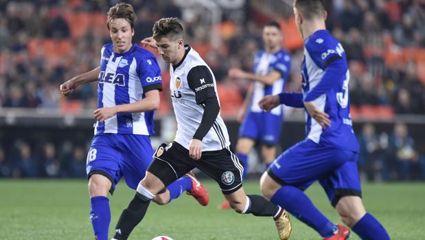 El Valencia remonta ante un gran Alavés