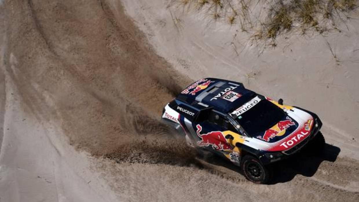 Carlos Sainz durante este miércoles en el Dakar