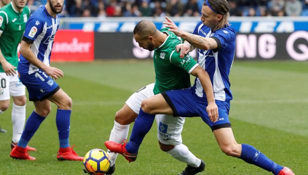 El Alavés desperdicia una renta de dos goles