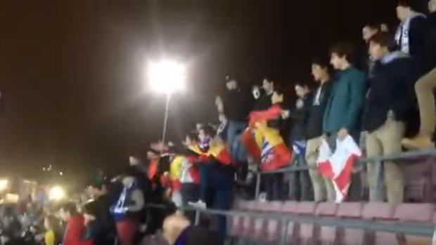 A puñetazos en el descanso del Barcelona-Español