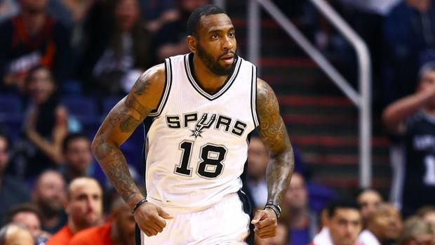 Muere Rasual Butler junto a su esposa en un accidente de tráfico