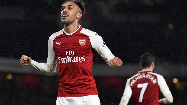 Aubameyang se estrena en la «manita» del Arsenal al Everton