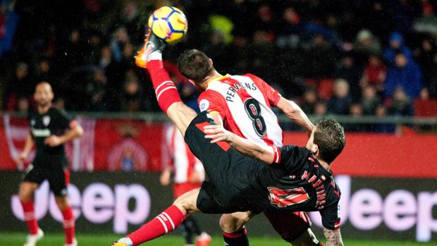 Un doblete de Stuani amarga el debut de Íñigo Martínez