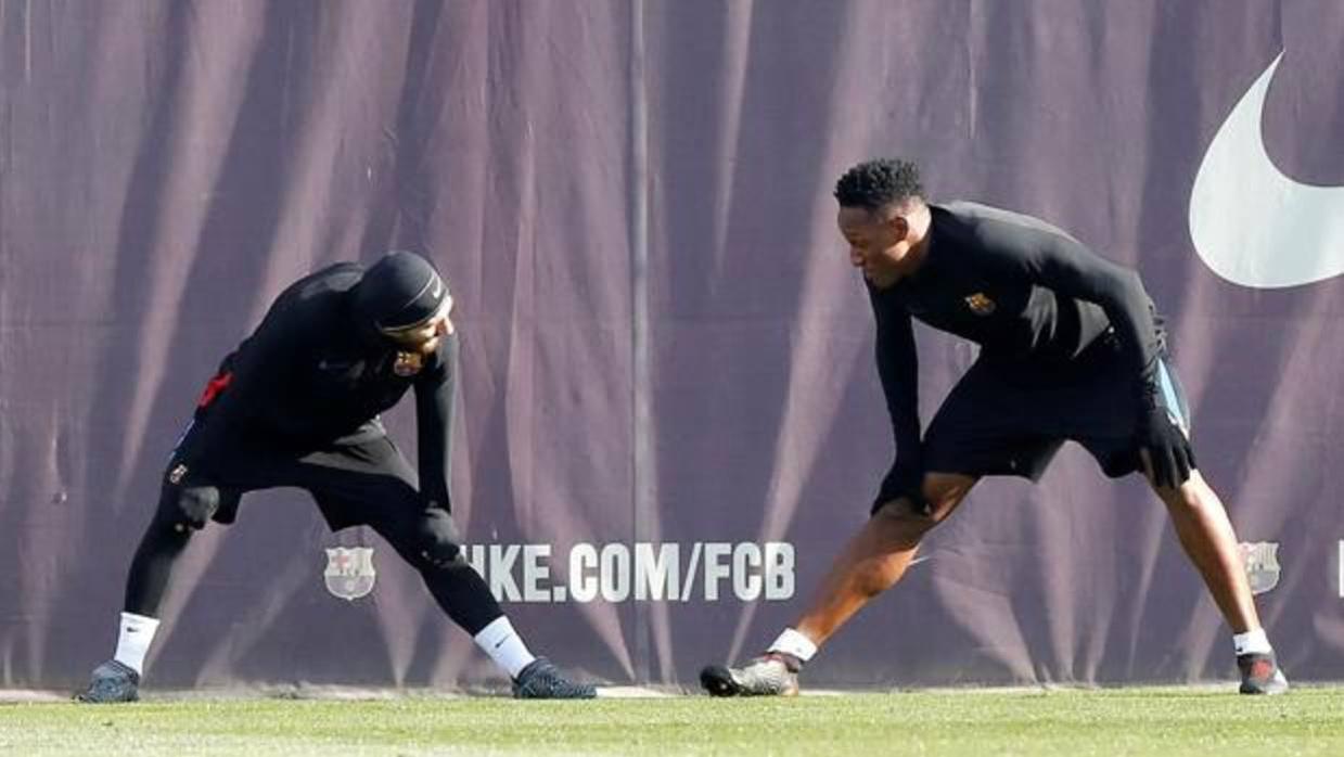 Yerry Mina y Messi durante un entrenamiento