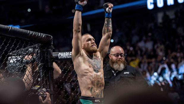 A falta de nuevas peleas, Conor McGregor lucha contra las multinacionales de la moda