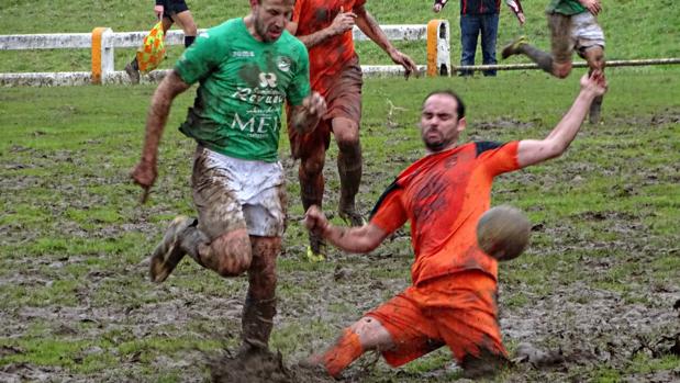 El esfuerzo titánico en el UD Sámano-Laredo que conmueve al fútbol modesto en Twitter