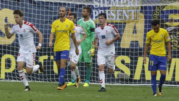 Cultural Leonesa contra Cádiz CF: Horario, fecha, TV y donde seguir online