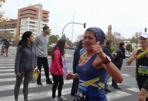 Esther durante la maraton de Sevilla.
