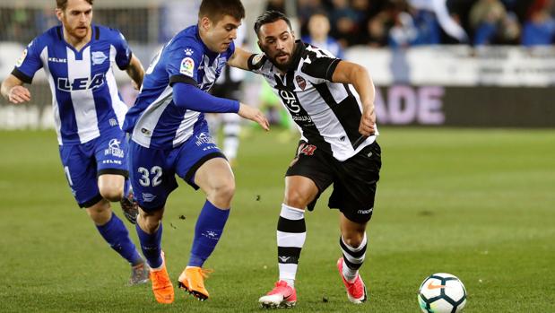 El Alavés apuntilla al Levante en el descuento