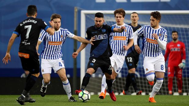 La Real se lleva el derbi vasco