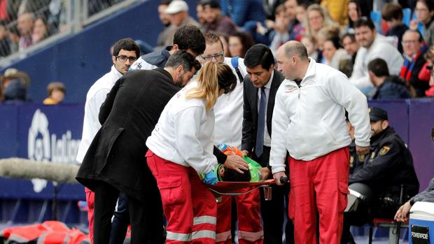 Diego López, en el hospital tras un fuerte golpe en la cabeza