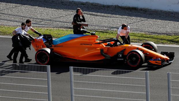 El McLaren se vuelve a parar por la tarde