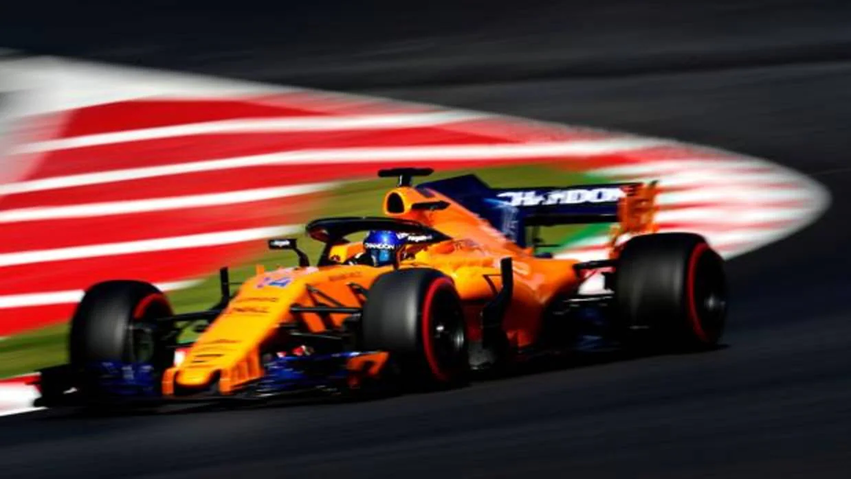 El McLaren, más tiempo en el garaje que en la pista