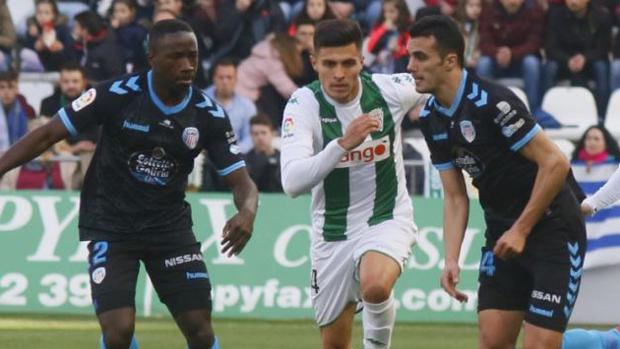 El Córdoba gana al Lugo y se aferra a la lucha por la permanencia