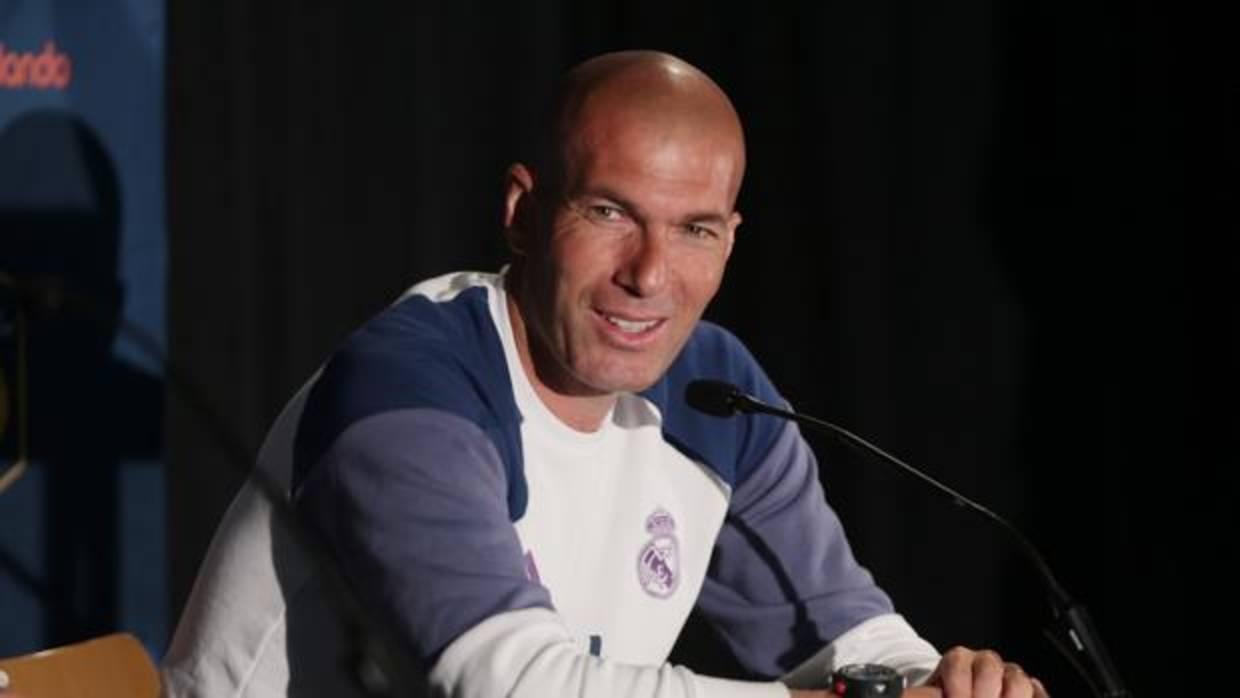 Zidane se lleva a la guardia pretoriana para ganar en Éibar