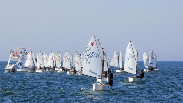 El Trofeo Guadalimar inaugura en el Abra las pruebas de vela ligera de 2018