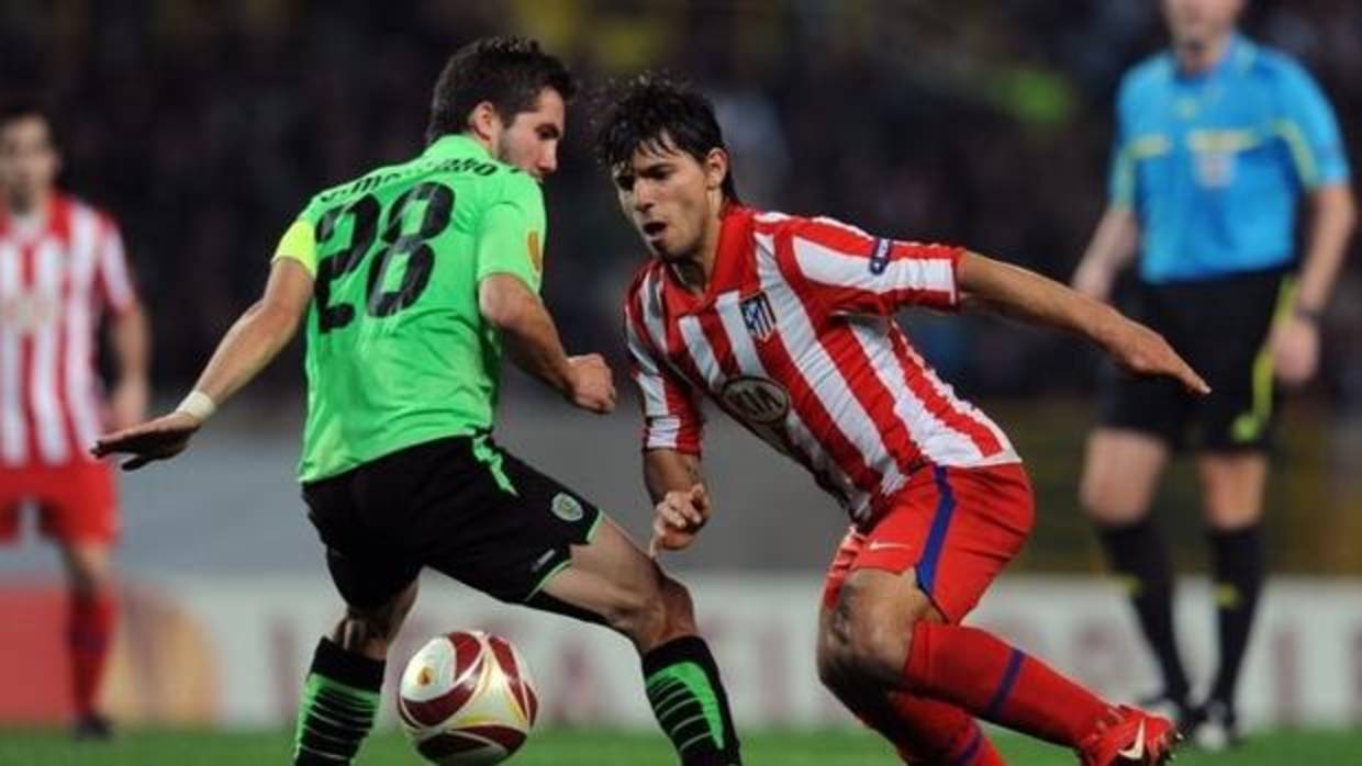 Agüero, en el duelo de los octavos de final de la Europa League 2009-10 contra el Sporting