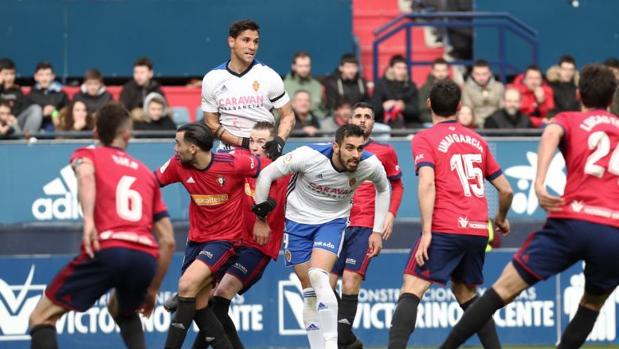 Borja Iglesias mete al Zaragoza en los puestos de promoción