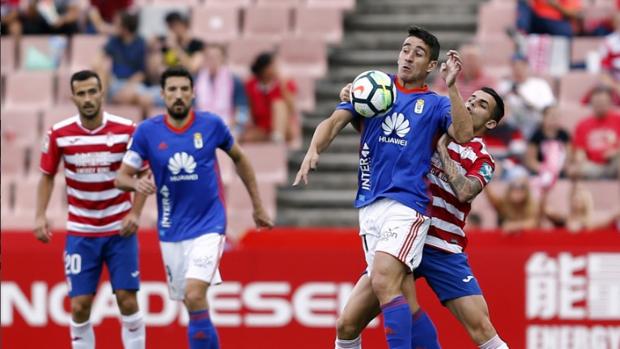 El Real Oviedo encuentra el gol en la cantera y remonta ante el Granada