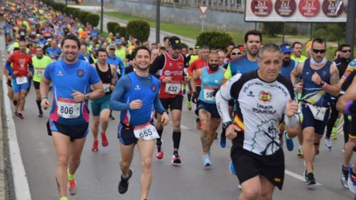 Las imágenes de la Media Maratón Bahía de Cádiz: la salida